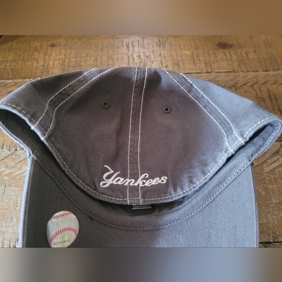 New! New York Yankees 'Bronx Bombers' MLB 47 Fitted Small Hat - Picture 3 of 4